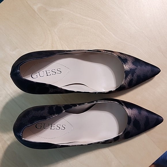 GUESS Satin Leopard Pumps, Size 7M - Picture 9 of 9